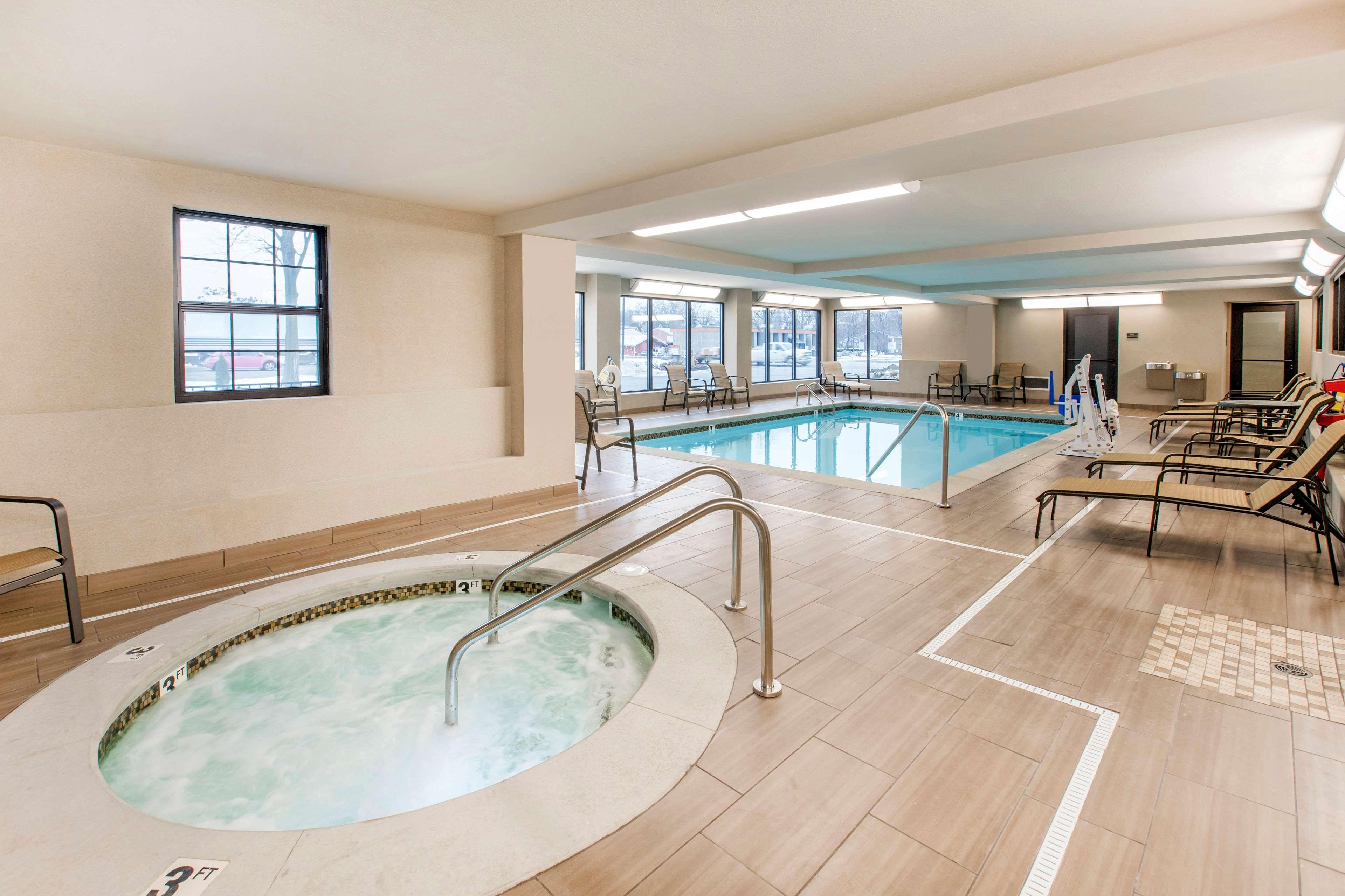 Country Inn & Suites By Radisson, Grandville-Grand Rapids West, Mi Bagian luar foto