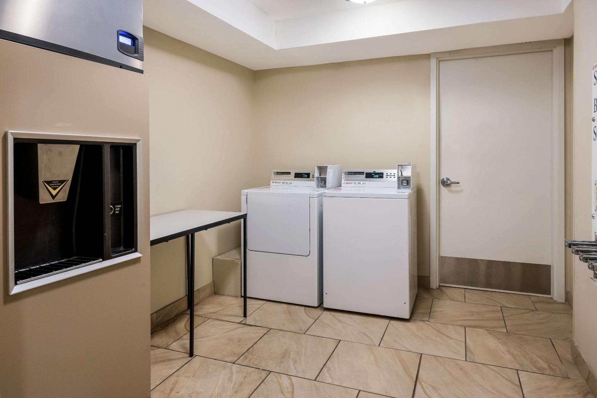 Country Inn & Suites By Radisson, Grandville-Grand Rapids West, Mi Bagian luar foto