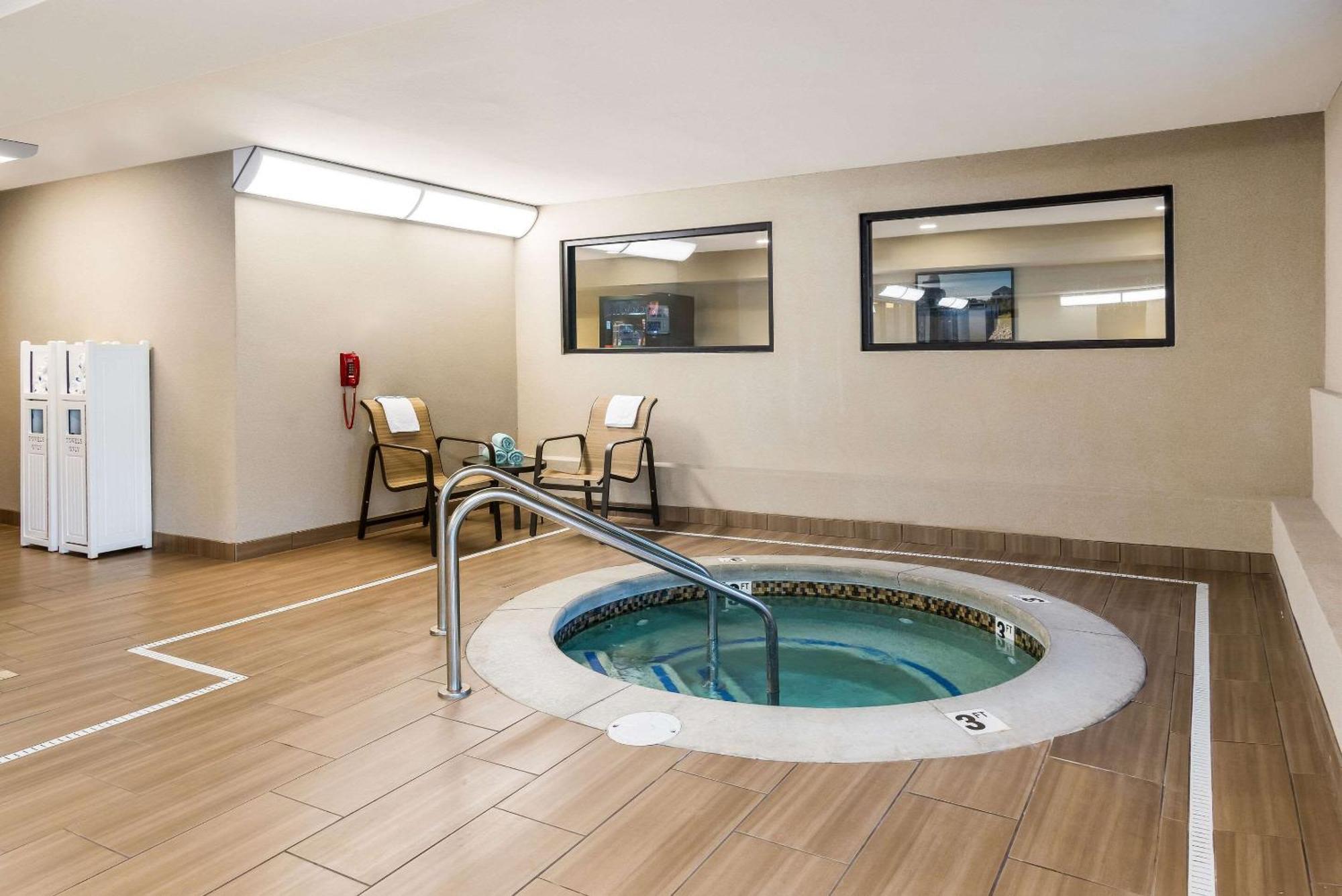 Country Inn & Suites By Radisson, Grandville-Grand Rapids West, Mi Bagian luar foto